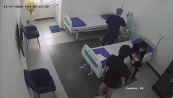私房最新流出黑客【破解摄像头】隆乳整形诊所 家居视频 妇科检查 截图1