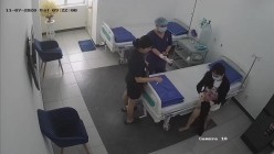 私房最新流出黑客【破解摄像头】隆乳整形诊所 家居视频 妇科检查 截图2
