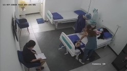 私房最新流出黑客【破解摄像头】隆乳整形诊所 家居视频 妇科检查 截图15