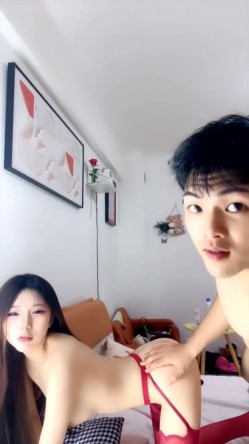 红丝露脸疯狂小湿妹跟小哥激情啪啪大秀直播，让小哥各种体位爆草蹂躏，跳蛋玩逼浪叫呻吟，表情好骚精彩刺激 截图14