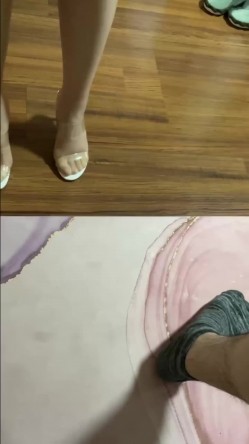 风情绝代 公务员美熟女 ️· 蓝阿姨 · ️ 丝袜气质尤物，匍匐在主人面前，舌头钻进马眼，舒服爆了！ 截图1