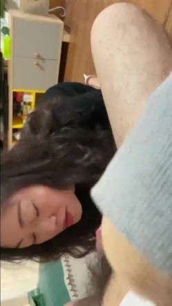 风情绝代 公务员美熟女 ️· 蓝阿姨 · ️ 丝袜气质尤物，匍匐在主人面前，舌头钻进马眼，舒服爆了！ 截图2