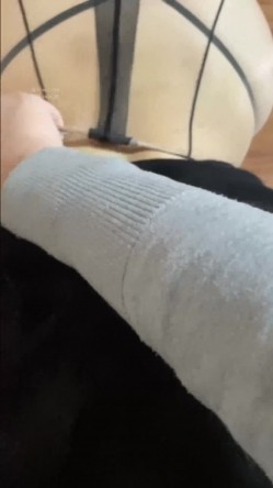 风情绝代 公务员美熟女 ️· 蓝阿姨 · ️ 丝袜气质尤物，匍匐在主人面前，舌头钻进马眼，舒服爆了！ 截图10