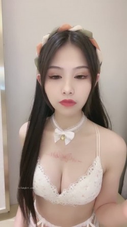 推荐！正宗校花~美到爆炸~【迷你羊羊】100%是恋爱感觉~！~纯天然素颜美女，胸型满分好评 截图12