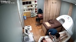 监控破解偷拍全裸做SPA的少妇 截图12
