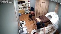 监控破解偷拍全裸做SPA的少妇 截图15