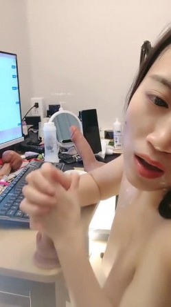 颜值少妇【小狐狸520】反差御姐,裸舞诱惑，熟女卖骚，道具自慰 截图2