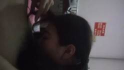 《重磅 隐私曝光》渣男分手后报复流出~徐州学生妹小赵与校男友不雅露脸自拍~毒龙肛交SM野战教室口交~挺好的妹子被调教狠反差 截图1