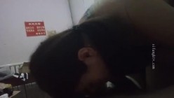 《重磅 隐私曝光》渣男分手后报复流出~徐州学生妹小赵与校男友不雅露脸自拍~毒龙肛交SM野战教室口交~挺好的妹子被调教狠反差 截图11