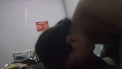 《重磅 隐私曝光》渣男分手后报复流出~徐州学生妹小赵与校男友不雅露脸自拍~毒龙肛交SM野战教室口交~挺好的妹子被调教狠反差 截图13