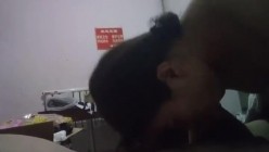《重磅 隐私曝光》渣男分手后报复流出~徐州学生妹小赵与校男友不雅露脸自拍~毒龙肛交SM野战教室口交~挺好的妹子被调教狠反差 截图14