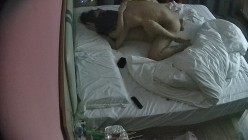 酒店偷拍 学生情侣妹子满心期待男友激烈的碰撞废才男友只知道玩游戏性能力让她大失所望 截图9