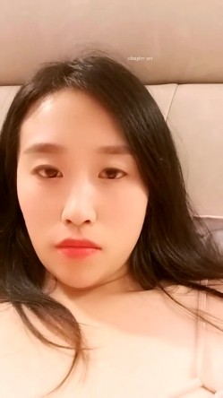 最美哺乳期宝妈【哺乳期】为了生活下海~直播挤乳汁!湿哒哒，小少妇颇有几分姿色 截图1