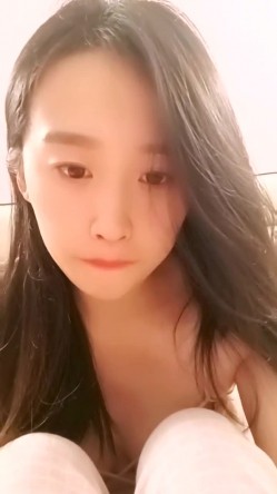 最美哺乳期宝妈【哺乳期】为了生活下海~直播挤乳汁!湿哒哒，小少妇颇有几分姿色 截图5