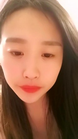 最美哺乳期宝妈【哺乳期】为了生活下海~直播挤乳汁!湿哒哒，小少妇颇有几分姿色 截图10