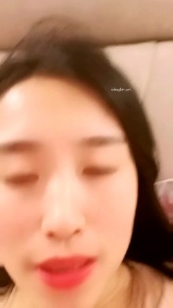 最美哺乳期宝妈【哺乳期】为了生活下海~直播挤乳汁!湿哒哒，小少妇颇有几分姿色 截图12