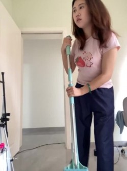 新人 闷骚大学生 逼毛超级多【Liliya-77】极品大奶 大屁股上很多痘痘 大鸡巴跳弹自慰 白浆直流 截图1