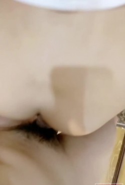 【原创小姨子的秘密】为了苹果手机小姨子身穿性感护士装白网袜勾引姐夫做爱镜前缠绵精液射满酥胸 截图15