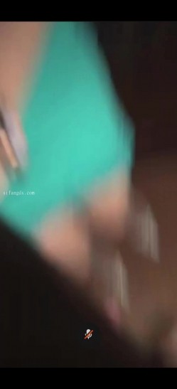 【抖音福利】性爱女王【叶娇娇】会议室性爱XO闺蜜双飞 自慰 丝袜高跟诱惑 户外口交 车震 截图4