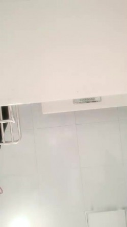 颜值不错丰满身材【蜜桃的蜜】粉逼巨乳道具自慰，卫生间假屌抽插呻吟 截图11
