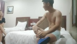 【探花陈先生】深夜约操小少妇 情趣装黑丝诱惑 眉眼间风情无限 大屌插入高潮迭起 截图15