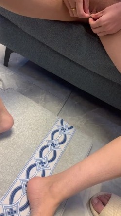 《字母圈顶级大神 ️极限调教阴环骚母狗》震撼全网露脸反差婊体验各种虐阴虐肛，玩法花样多，吃屎喝尿啪啪生殖器各种操作 截图2
