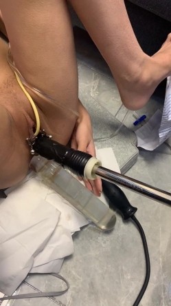 《字母圈顶级大神 ️极限调教阴环骚母狗》震撼全网露脸反差婊体验各种虐阴虐肛，玩法花样多，吃屎喝尿啪啪生殖器各种操作 截图14