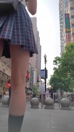 步行街拍抄底大神『KXCD』专挑年轻好看质量高的小姐姐 截图13