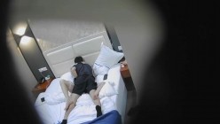 高校附近酒店摄像头偷拍 高颜值大学生情侣一块玩游戏玩累了休息做爱 截图10