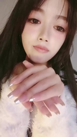 最新极品身材性感女神【奈儿药药】露脸私拍~全裸骚舞挑逗~丝袜高跟掰B洗澡~全程高能撸点满满 截图3