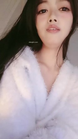 最新极品身材性感女神【奈儿药药】露脸私拍~全裸骚舞挑逗~丝袜高跟掰B洗澡~全程高能撸点满满 截图4