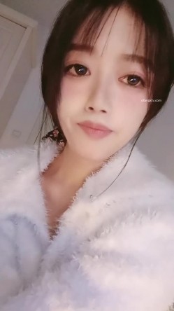 最新极品身材性感女神【奈儿药药】露脸私拍~全裸骚舞挑逗~丝袜高跟掰B洗澡~全程高能撸点满满 截图7