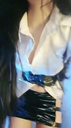 最新极品身材性感女神【奈儿药药】露脸私拍~全裸骚舞挑逗~丝袜高跟掰B洗澡~全程高能撸点满满 截图10
