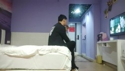 专业良家收割机，【爱情故事】，给自己老公都没这样子搞过，偷情的时候倒是挺骚，两个美少妇出轨 截图4