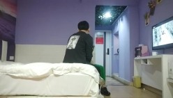 专业良家收割机，【爱情故事】，给自己老公都没这样子搞过，偷情的时候倒是挺骚，两个美少妇出轨 截图5