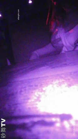 【猎奇资源 砂舞】舞厅内的淫乱 重金属质感般的性爱 抓奶+抠逼+摸屌+口爆+打站桩+站炮 淫乱篇 截图3