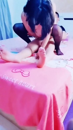 孕妇也疯狂性爱刺激战场黑丝孕妇娇俏小妹怀孕了还找男友接着操反正都怀孕了直接内射骚逼超棒稀缺收藏 截图5