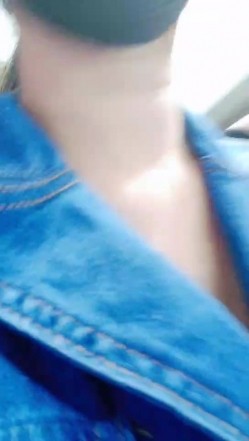 骚人妻跟大哥户外玩车震诱惑狼友，口交乳交大鸡巴，激情上位69舔逼，让大哥直接无套内射骚穴，浪叫呻吟露脸 截图16