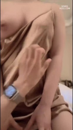 冷艳高冷的极品漂亮车模【露脸 很惊艳】被男友按头暴力口交 内射，全程男的叫的最多，女神竟还是大奶子 截图11
