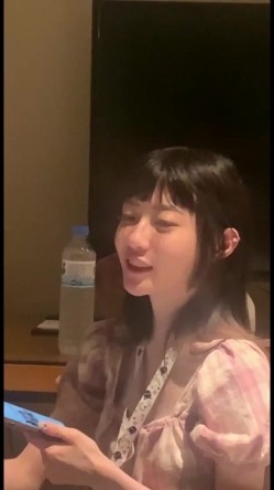 泄密流出传媒大学骚女吴嘉宜和传媒大学实习男炮友自拍不雅视频被灵魂拷问性爱史一边吃大屌做爱 截图16