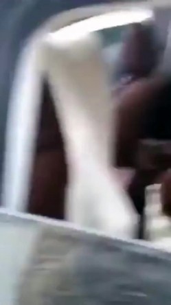 偷窥露营夫妻在车里啪啪 被大姐发现了 看表情貌似偷情 那怎么着也得加入啊 截图14