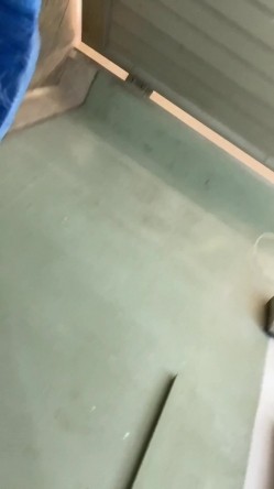 超硬核抄底领口偷拍美女老师 诱人窄内香臀 低胸美乳大饱眼福 满脑子都是老师色色的身体 截图3
