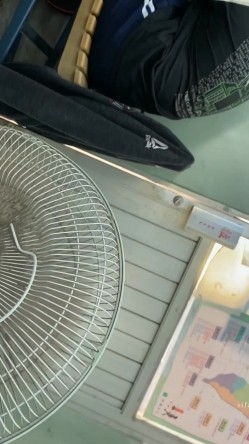 超硬核抄底领口偷拍美女老师 诱人窄内香臀 低胸美乳大饱眼福 满脑子都是老师色色的身体 截图5