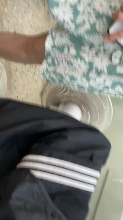 超硬核抄底领口偷拍美女老师 诱人窄内香臀 低胸美乳大饱眼福 满脑子都是老师色色的身体 截图7