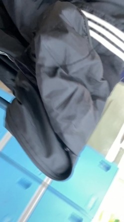 超硬核抄底领口偷拍美女老师 诱人窄内香臀 低胸美乳大饱眼福 满脑子都是老师色色的身体 截图10