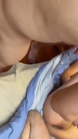 同事带好多公司同事回家~约好一起去给他老婆高潮~老婆不达到高潮一个也不许走！！ 截图15