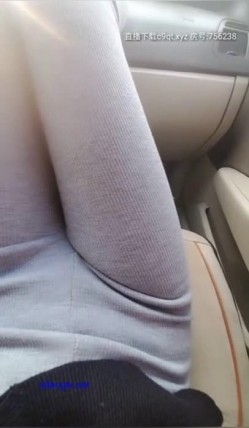 苗条萌妹子【可爱灵】驾车户外车震，口交副驾上位骑乘大力猛操 截图13