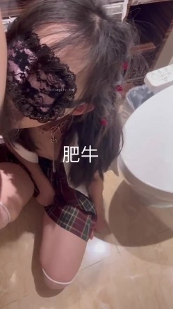 最新性爱泄密 高价自购 调教一条学生淫母狗『肥牛子』年费会员私拍流出 JK制服美女各种玩操 高清720P版 截图4