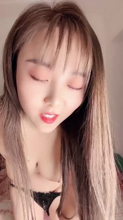 G奶女神【蜜桃允儿】性感裸舞~口爆深喉~无套啪啪狂射一身 截图4