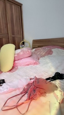 G奶女神【蜜桃允儿】性感裸舞~口爆深喉~无套啪啪狂射一身 截图16